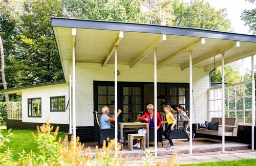 Norg Casa | Monumental 4-person bungalow, built under the architecture of the Amsterdam School with unique details.