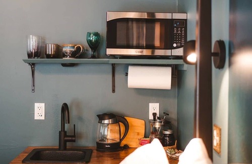 Historic Railroad District Casa | Moody Ashland Escape: Luxe Suite, Copper Tub