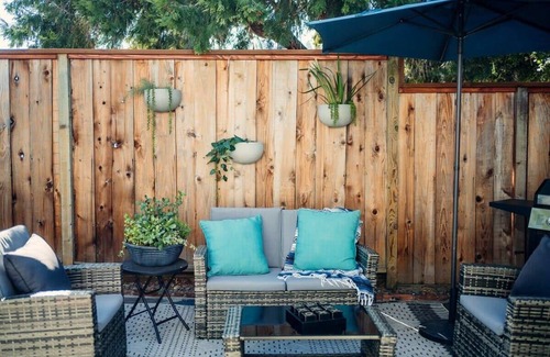 Historic Railroad District Casa | Moody Ashland Escape: Luxe Suite, Copper Tub