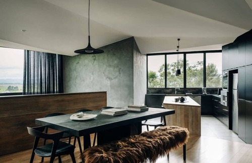 Richmond Casa | Moody Luxury Home in the Wine Region
