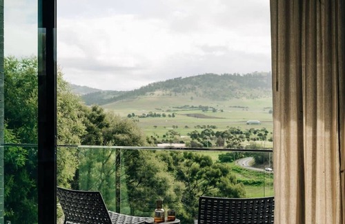 Richmond Casa | Moody Luxury Home in the Wine Region