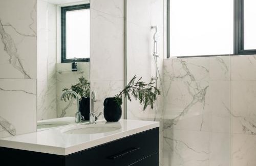 Richmond Casa | Moody Luxury Home in the Wine Region