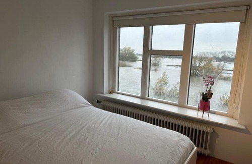 Municipality of Olst-Wijhe Cama Y Desayuno | Mooie kamer uitzicht op de ijssel/ Nice room with beautiful view of the Ijssel river