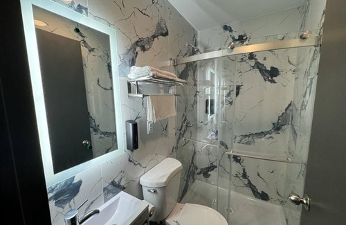 Brownsville Hotel | Moon Hotel Brooklyn