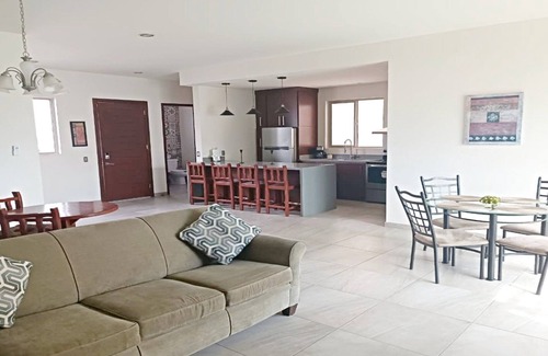 Durango Casa | Moon House F4: Spacious 3-Bdr House in Downtown