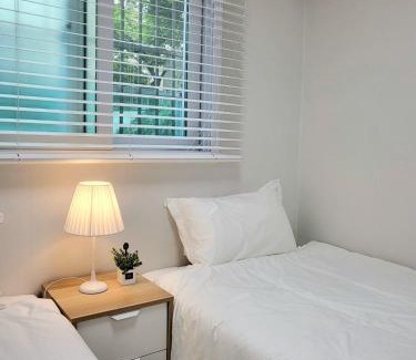 Haengun-dong Apartamento | Moon House In Seoul #Quiet #Airport transport nearby#1 min to line2 nakseongdae subway