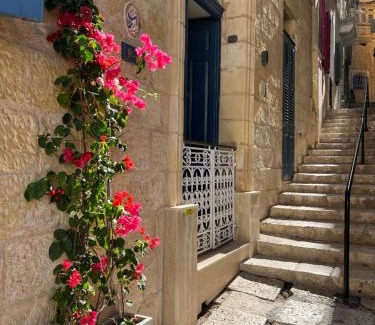Cospicua Cama Y Desayuno | Moon Malta Boutique Stay with Rooftop Pool & Sea Views of Valletta, Grand Harbour & Three Cities