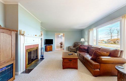 Auburn Casa | Moon Rise House on the Finger Lakes