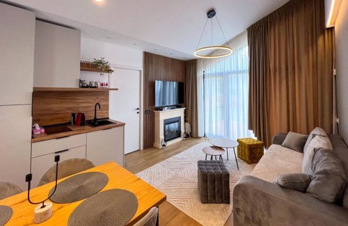 Comarnic Cabina | Moon Village Comarnic