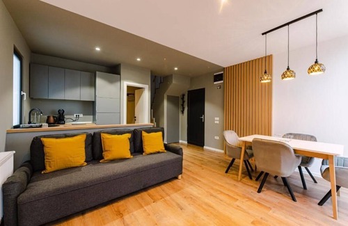 Comarnic Cabina | Moon Village Comarnic