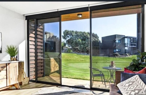 Fingal Apartamento | Moonah Links Apartment 45 Lovely 1 bedroom holiday home with heated pool