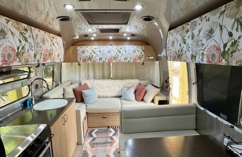 Crellin Casa | “Moonbeam” (Airstream)