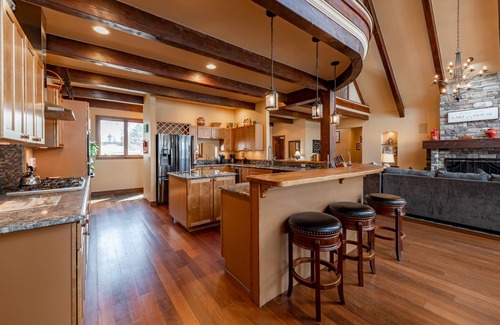 Waterfront Greens Casa | Moondancer - Nivel Lakefront Home w / jacuzzi