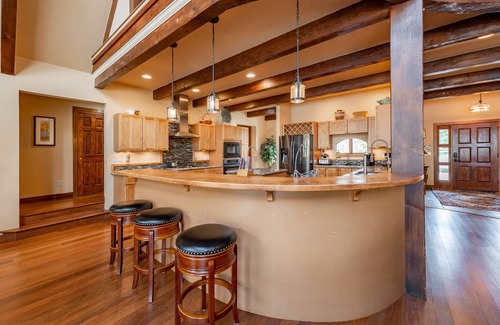 Waterfront Greens Casa | Moondancer - Nivel Lakefront Home w / jacuzzi