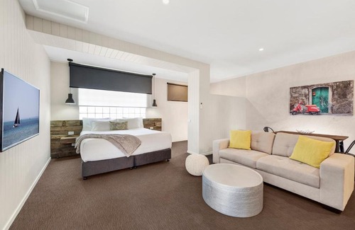 Rye Hotel | Moonlight Bay Apartments