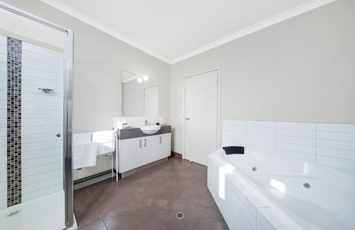 Rye Hotel | Moonlight Bay Apartments