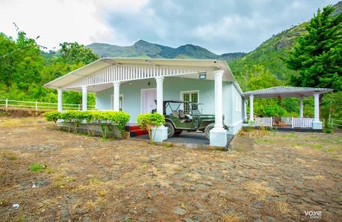Periyur Complejo | Moonlight Munnar Forest Bungalow with Private Waterfalls by VOYE HOMES