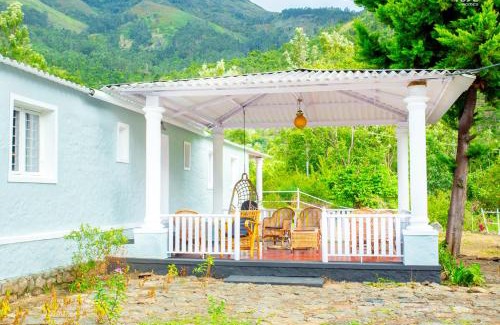 Periyur Complejo | Moonlight Munnar Forest Bungalow with Private Waterfalls by VOYE HOMES