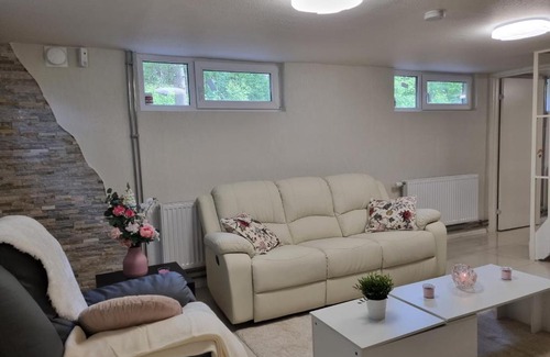Broby Apartamento | Moonlight - Trevlig Källarlägenhet