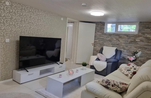 Broby Apartamento | Moonlight - Trevlig Källarlägenhet