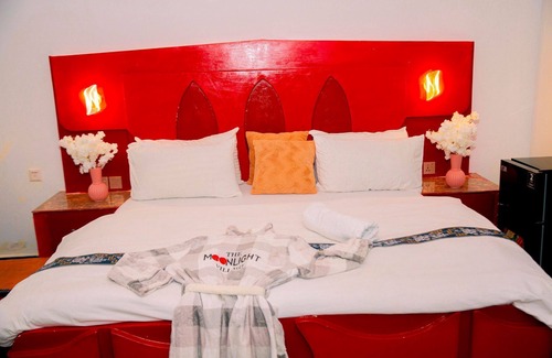 Mbezi Cama Y Desayuno | Moonlight Village