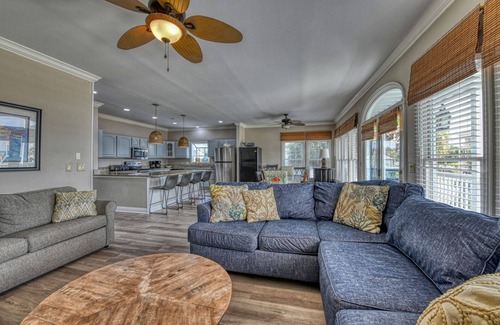 Long Bay Estates Casa | Moonlighting Whole House - Eight Bedroom Eight Bath Home w/pool