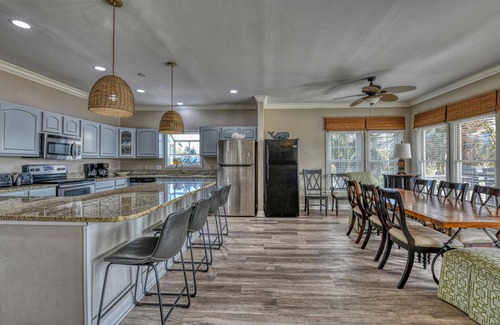 Long Bay Estates Casa | Moonlighting Whole House - Eight Bedroom Eight Bath Home w/pool