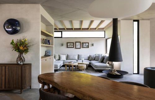 Byron Bay Casa | Moonrise - 4 BR designer home above Wategos Beach