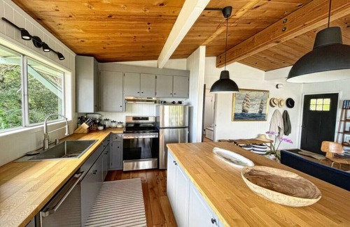 Inverness Casa | Moonrise | Charming Retreat w/ Privacy & Lake View