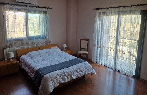 Nicosia Casa | Moonrise Haven
