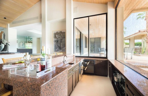 La Quinta Cabaña | Moonshine by Avantstay Modern & Stylish Estate w/ Bar, Fire Pit & Hot Tub 5 bd