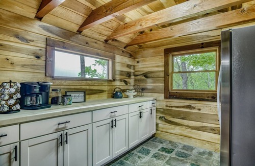 Sparta Cabina | Moonshine Cabin- beautiful Mountain views and minutes to downtown