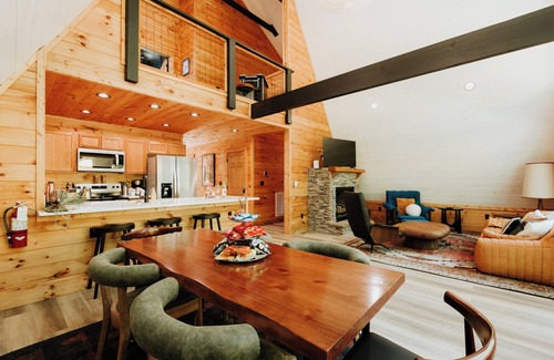 Wears Valley Cabina | New Unique A-Frame! Prime Location, Pool, Hot Tub!