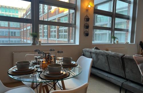 Birmingham City Centre Apartamento | MoonStone Loft -Wyndale -1BR W/Private Parking
