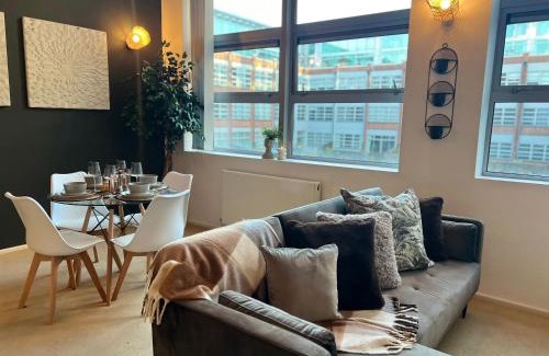Birmingham City Centre Apartamento | MoonStone Loft -Wyndale -1BR W/Private Parking