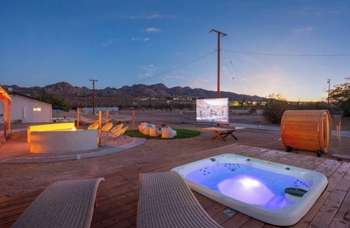 Joshua Tree Casa | Moonstone: Pool, Spa, Pickle Ball Court & Sauna