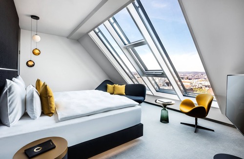 Wieden Hotel | MOOONS