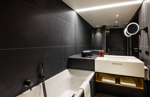 Wieden Hotel | MOOONS