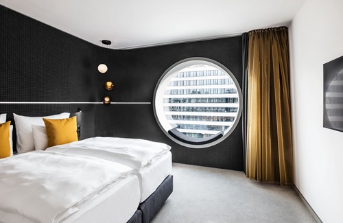 Wieden Hotel | MOOONS
