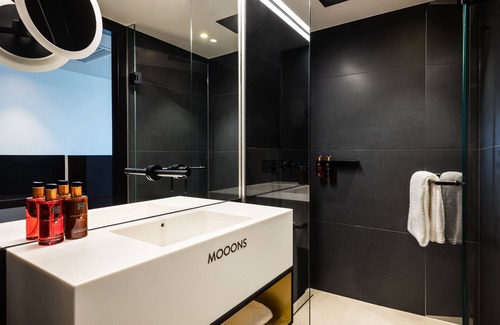 Wieden Hotel | MOOONS