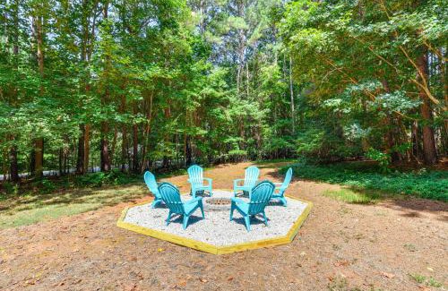 Mooresville Casa | Mooresville Retreat with Patio, 1 Mi to Lake Norman!