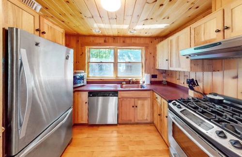 Greenville Junction Casa | Moose Bay Lookout (Waterfront on Moosehead Lake!)