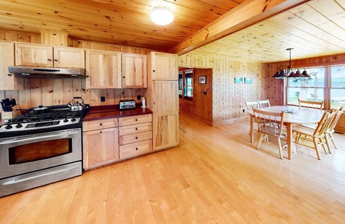 Greenville Junction Casa | Moose Bay Lookout (Waterfront on Moosehead Lake!)