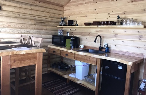 Emigrant Cabina | Moose log cabin in Paradise Valley 27 miles from the North to Yellowstone Park.