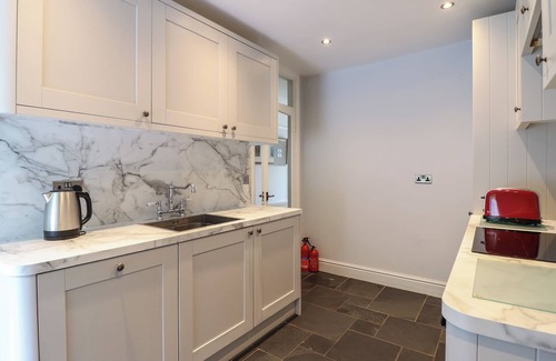 Talsarnau Casa | MOR EDRIN, pet friendly, character holiday cottage in Harlech