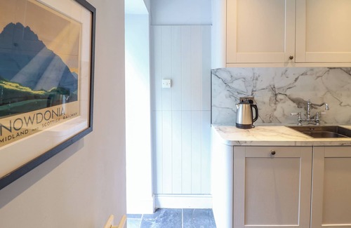 Talsarnau Casa | MOR EDRIN, pet friendly, character holiday cottage in Harlech
