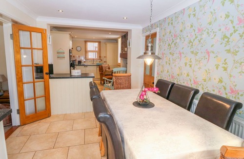 Newborough Casa | MORANNEDD, pet friendly, with open fire in Newborough