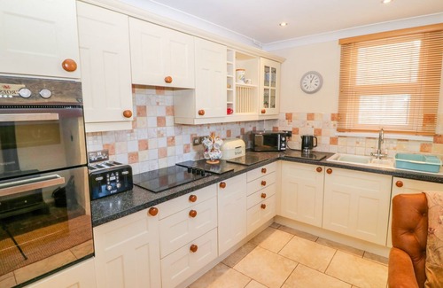 Newborough Casa | MORANNEDD, pet friendly, with open fire in Newborough