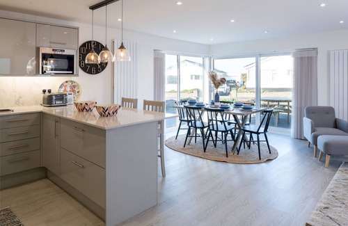Rhosneigr Casa | Morawelon: 100m from the beach in Rhosneigr