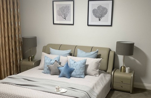Oakleigh Casa | Morden & Luxury - Minutes to Shops & Train